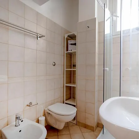 Guesthost - Nicola's Nest