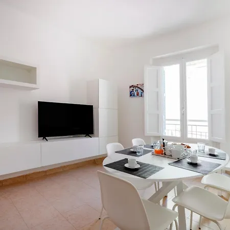 Guesthost - Nicola's Nest *