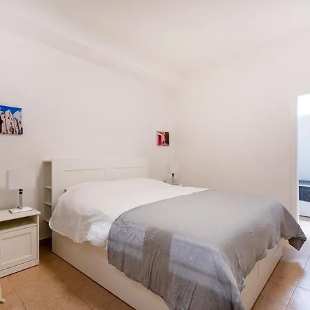 Guesthost - Nicola's Nest Apartment Bari