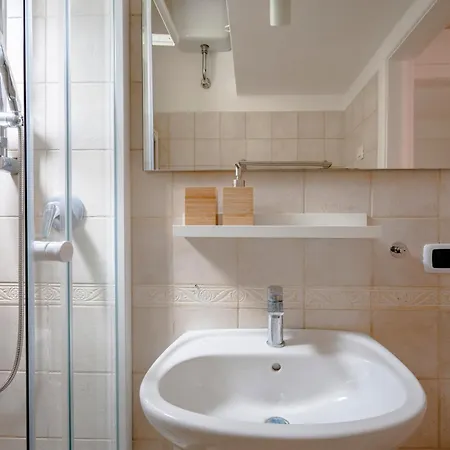 Apartamento Guesthost - Nicola's Nest Bari