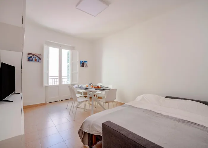 Guesthost - Nicola's Nest Apartament Bari